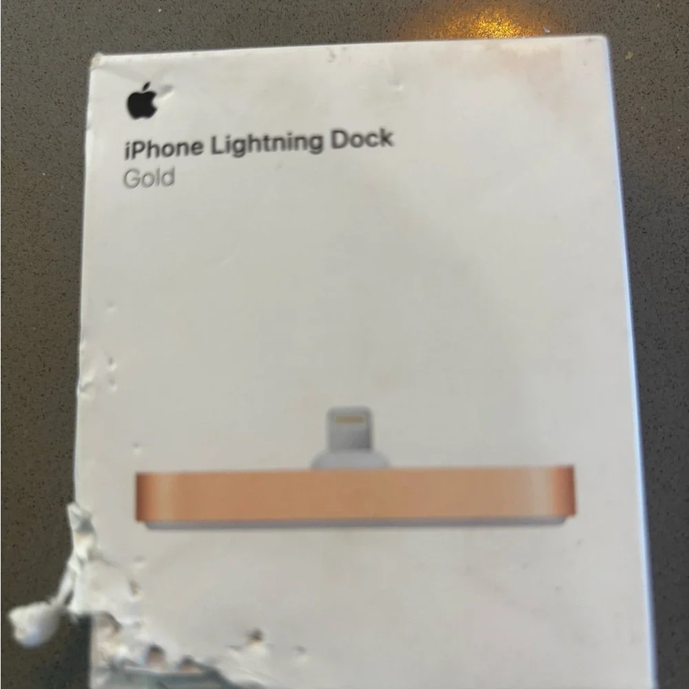 Apple Lightning Dock in Gold and White